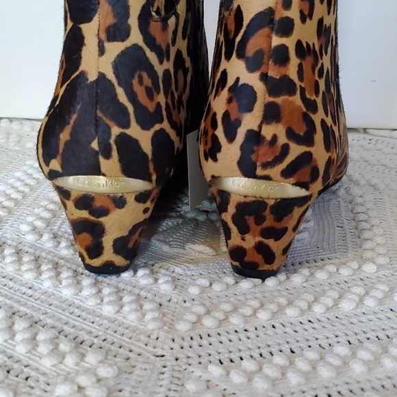 NIB CK Gael winter leopard wedge booties 6 - Picture 5 of 6